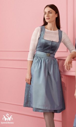 SW_24_G_blau_outfit_03_0443_nur-Dirndl-in-Mitte_web